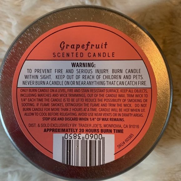 TRADER JOE'S Scented Candle Tin Grapefruit 5.7 oz. - Picture 2 of 5